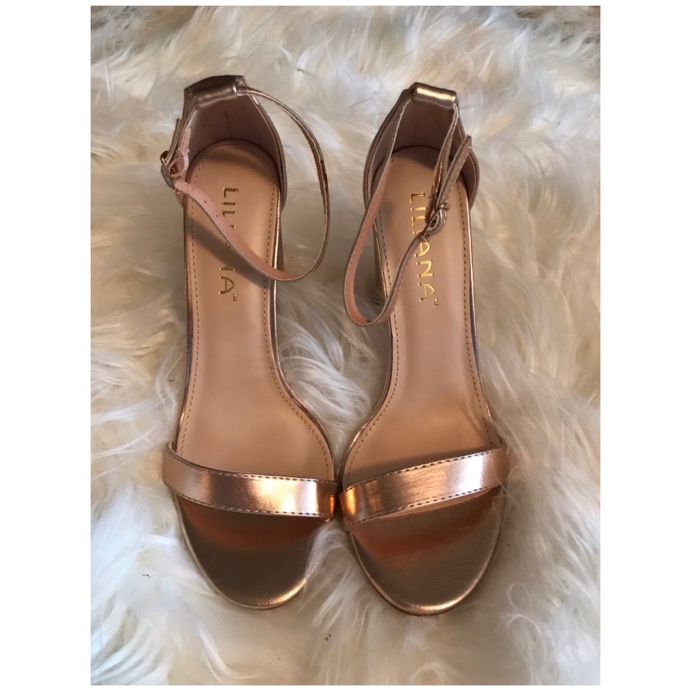 ✨Never Worn Rose Gold Heeled Sandals✨